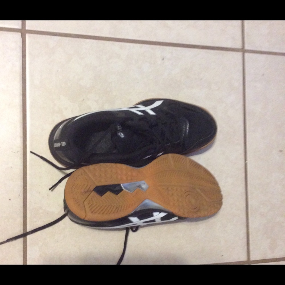Shoes - Picture 3 of 3